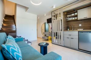 Gallery image of Elegant Corner Superior Rooms & Apartments in Limenaria