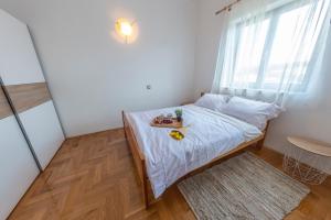 Postel nebo postele na pokoji v ubytování Apartments Krivičić green