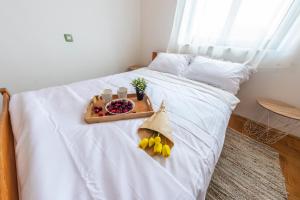 Postel nebo postele na pokoji v ubytování Apartments Krivičić green