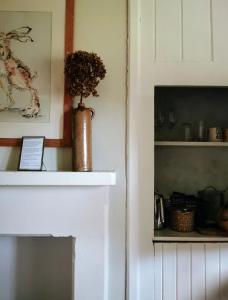 Una cocina o kitchenette en The Coach House