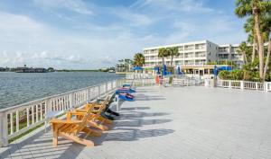 Imagem da galeria de Amazing Waterfront Views Resort, Enjoy Heated Pool & Sunset! em Tampa