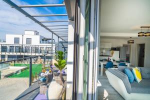 Bazén v ubytovaní Grey Lights Garden Apartment alebo v jeho blízkosti