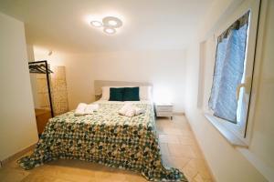 Postel nebo postele na pokoji v ubytování Domus Lapis - con TERRAZZA PANORAMICA