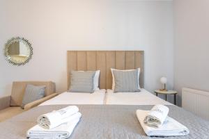 Łóżko lub łóżka w pokoju w obiekcie Ambria Apartments Promenada