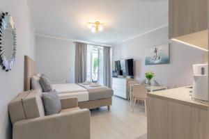 Telewizja i/lub zestaw kina domowego w obiekcie Ambria Apartments Promenada