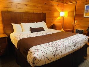 Postel nebo postele na pokoji v ubytování Apple Inn Motel