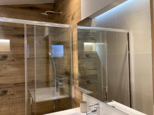 Kúpeľňa v ubytovaní Luxury Apartman NR + 37 fotografií