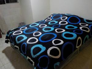 Cama o camas de una habitación en Acoger, cómodo y sencillo apartamento