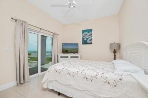 Zdjęcie z galerii obiektu Wave Runner, 4 Bedrooms, Sleeps 10, Ocean Front, WiFi w mieście Flagler Beach