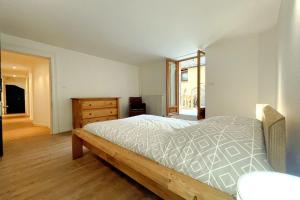 Cama ou camas em um quarto em Superb T4 With Terrace Annecy Hyper Centre