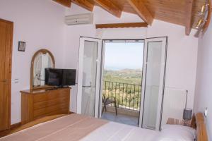 TV a/nebo společenská místnost v ubytování Villa Erofili Plakias south Rethimno Crete