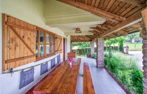 Zahrada ubytování 2 Bedroom Nice Home In Gornji Kneginec