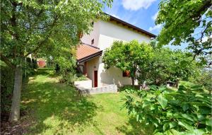 Zahrada ubytování 2 Bedroom Nice Home In Gornji Kneginec