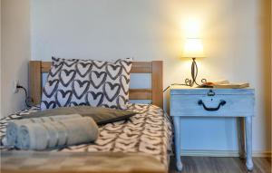 Postel nebo postele na pokoji v ubytování 2 Bedroom Nice Home In Gornji Kneginec