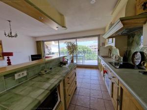 صورة لـ T3 au centre de Cavalaire avec parking, clim, wifi, proche plage - FR-1-100-272 في كافالير سور مير