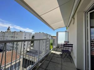 Fotografia z galérie ubytovania Studio cosy avec terrasse, parking, proche port et centre – La Rochelle - FR-1-246-620 v destinácii La Rochelle