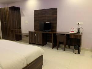 Letto o letti in una camera di The Ravindram Hotel