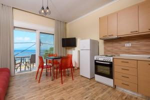 Kuchyňa alebo kuchynka v ubytovaní Fani's Beach House
