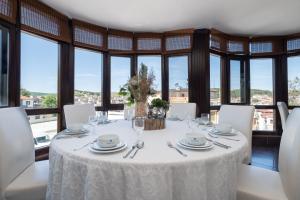 A restaurant or other place to eat at Ancere Thermal Hotel & Spa