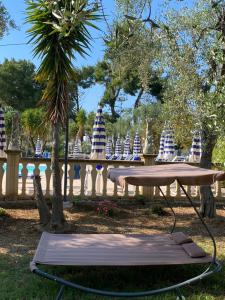 A garden outside Appartamenti Vacanze Minervino