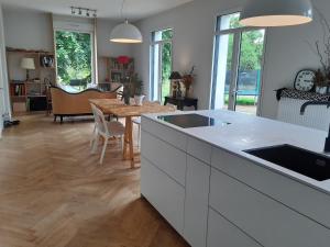 Fotografia z galérie ubytovania Les Tilleuls - Villa année 30 v destinácii Sancergues