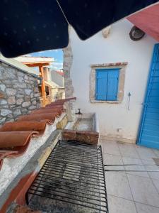 a building with a blue door and a bench at Ferienhaus Insel Murter Vivaldi/Stonehouse Betina in Betina +41 photos