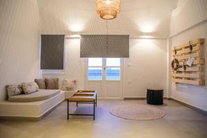 Ruang duduk di Central Hostel Oia