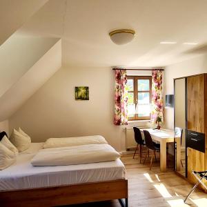 Postel nebo postele na pokoji v ubytování Gasthaus Schöllmann