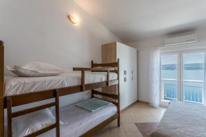 Postel nebo postele na pokoji v ubytování Apartments Drago Kovačić