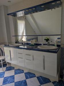 Η κουζίνα ή μικρή κουζίνα στο Villa Longue vue