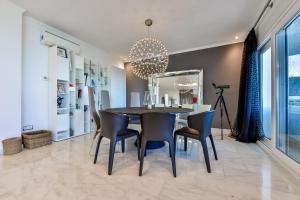 A kitchen or kitchenette at CORAL- Managed by Almarina Villas