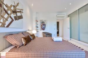 A bed or beds in a room at CORAL- Managed by Almarina Villas