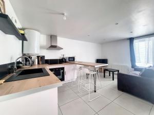 Kuchyňa alebo kuchynka v ubytovaní Chez Lisa-Maison de ville à Concarneau