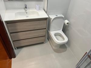 Kúpeľňa v ubytovaní URB. PEDRAS NEGRAS