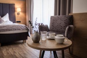 A bed or beds in a room at Hotel Sonnegg