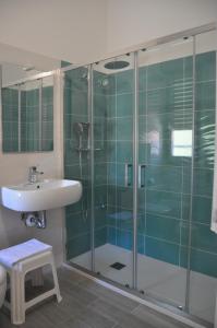 Koupelna v ubytování Hotel Susy - Ambienti rinnovati - direttamente su viale Dante e a due passi dal mare + 37 fotografií