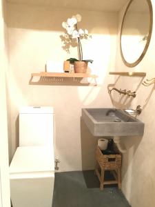 a bathroom with a sink and a mirror at appartement du pêcheur à Cassis à 10 mètres du port in Cassis