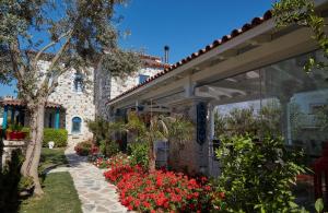 a house with flowers in front of it at On Oda Alaçatı in Alaçatı