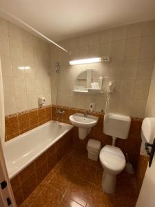 Bathroom sa Solaris Hotel