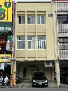 El edificio en el que está la habitación en casa particular