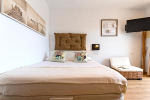 A bed or beds in a room at Livemálaga San Telmo Beach