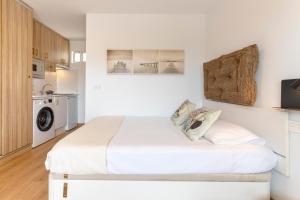 A bed or beds in a room at Livemálaga San Telmo Beach
