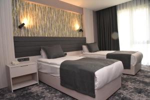 Postel nebo postele na pokoji v ubytování Yeşilyurt Park Otel