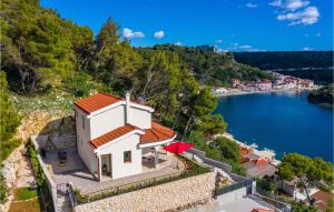 Zdjęcie z galerii obiektu Stunning Home In Novigrad With Kitchen w mieście Novigrad