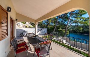 Zdjęcie z galerii obiektu Stunning Home In Novigrad With Kitchen w mieście Novigrad