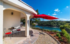 Zdjęcie z galerii obiektu Stunning Home In Novigrad With Kitchen w mieście Novigrad