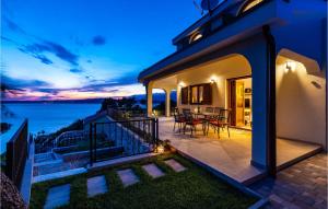 Zdjęcie z galerii obiektu Stunning Home In Novigrad With Kitchen w mieście Novigrad