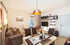 Zdjęcie z galerii obiektu Stunning Home In Novigrad With Kitchen w mieście Novigrad