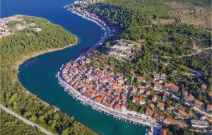 Zdjęcie z galerii obiektu Stunning Home In Novigrad With Kitchen w mieście Novigrad