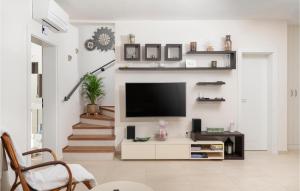 Zdjęcie z galerii obiektu Stunning Home In Novigrad With Kitchen w mieście Novigrad